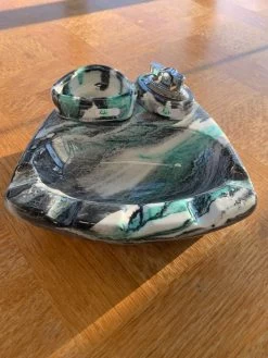 Cendrier En Céramique émaillée Composé De Trois Pièces Dont Un Briquet Rechargeable Vintage -Fournitures Pour Fumeurs 19ed468a 3831 469a b437 60ddaa35133f