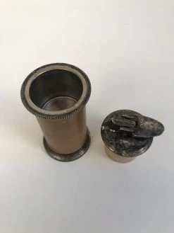 Briquet De Table En Métal Argenté Et Cuir -Fournitures Pour Fumeurs 6a7b7ae0 cb7f 4c35 a985 804c12337a41