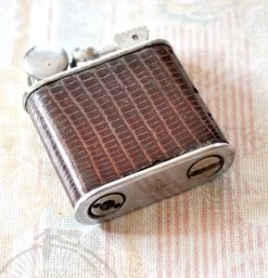 Briquet Vintage Ferro Electra 37 En Peau De Serpent 1930-1940 -Fournitures Pour Fumeurs 7fa08a5f 5fbb 4c18 bb99 d5c319b1a5a0