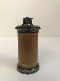 Briquet De Table En Métal Argenté Et Cuir -Fournitures Pour Fumeurs 8fb4b37e 95d9 457e 9554 a5084e415ba1