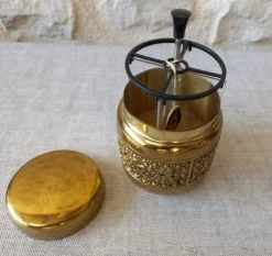 Cendrier, Briquet Et Boîte à Cigarette Roulette Années 50 Vintage -Fournitures Pour Fumeurs 9b4a6d25 59eb 487b 8de8 c4b93b3607b1