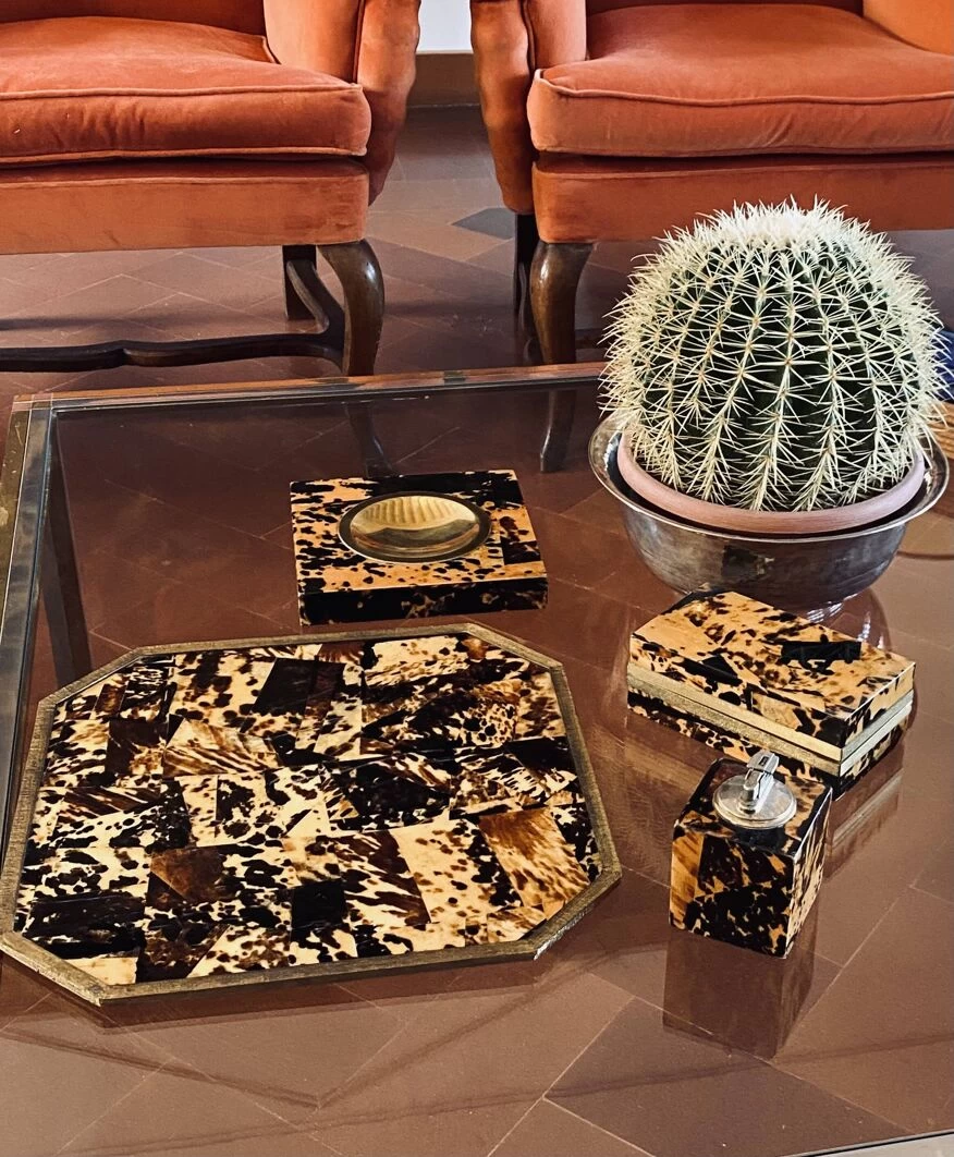 Smoking Set, Plateau En Laiton Et Bois, Cendrier, Briquet De Table Et Boîte à Cigares, Italie 1970 10 Smoking Set, Plateau En Laiton Et Bois, Cendrier, Briquet De Table Et Boîte à Cigares, Italie 1970 – Image 8