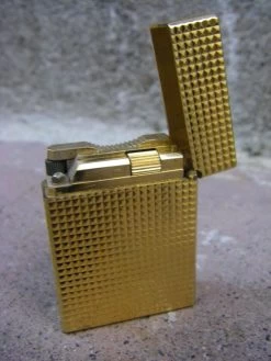 Briquet Dupond Paris -Fournitures Pour Fumeurs 9e66dc97 445d 46bd abb8 7e9b4f9161b9