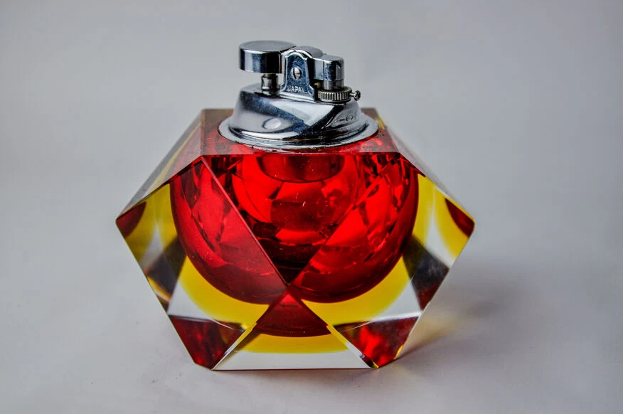 Briquet Sommerso Rouge Et Jaune Par Seguso, Verre Facetté, Murano, Italie, 1970 4 Briquet Sommerso Rouge Et Jaune Par Seguso, Verre Facetté, Murano, Italie, 1970 – Image 2