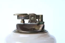 Briquet De Table En Albâtre Années 70 -Fournitures Pour Fumeurs a6bf4cea b52b 4ad1 bf93 42776d1bcd83