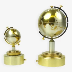 Fantastique Ensemble Du Milieu Du Siècle De Distributeur De Cigarettes Globe Et Briquet De Table Boîte à Musique Allemagne 1950