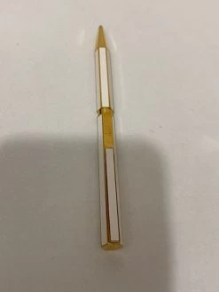 Ensemble Briquet Et Stylo CELINE -Fournitures Pour Fumeurs b77c55e3 8bbd 4fbf a683 378fa4d729a9