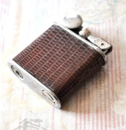 Briquet Vintage Ferro Electra 37 En Peau De Serpent 1930-1940 -Fournitures Pour Fumeurs b84aea7f 202c 4826 8bbe 6b6bba4b8bb1