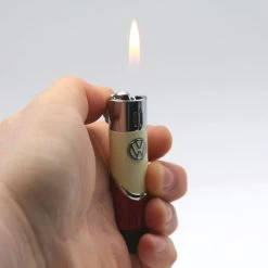 Briquet Cylindre Bicolore Volkswagen Bleu Et Beige -Fournitures Pour Fumeurs briquet cylindre bicolore volkswagen bleu et beige 4