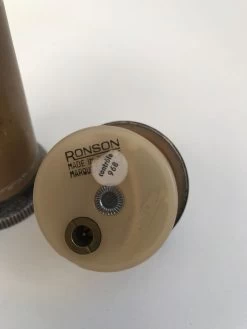 Briquet De Table En Métal Argenté Et Cuir -Fournitures Pour Fumeurs ea739af7 87e5 4614 91da a4cee315c06b