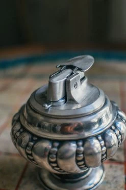 Briquet Ancien Decoratif Floral Ronson -Fournitures Pour Fumeurs f159b6a2 d719 4771 8677 2bb96269bec8