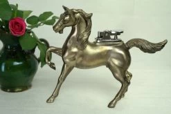 Briquet De Table Vintage Cheval En Métal Argenté -Fournitures Pour Fumeurs f2faec2f 26be 486c 88c3 75c71a5bb5e4
