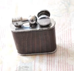 Briquet Vintage Ferro Electra 37 En Peau De Serpent 1930-1940 -Fournitures Pour Fumeurs f82fda26 ace0 4456 9ba8 e314621d64ad